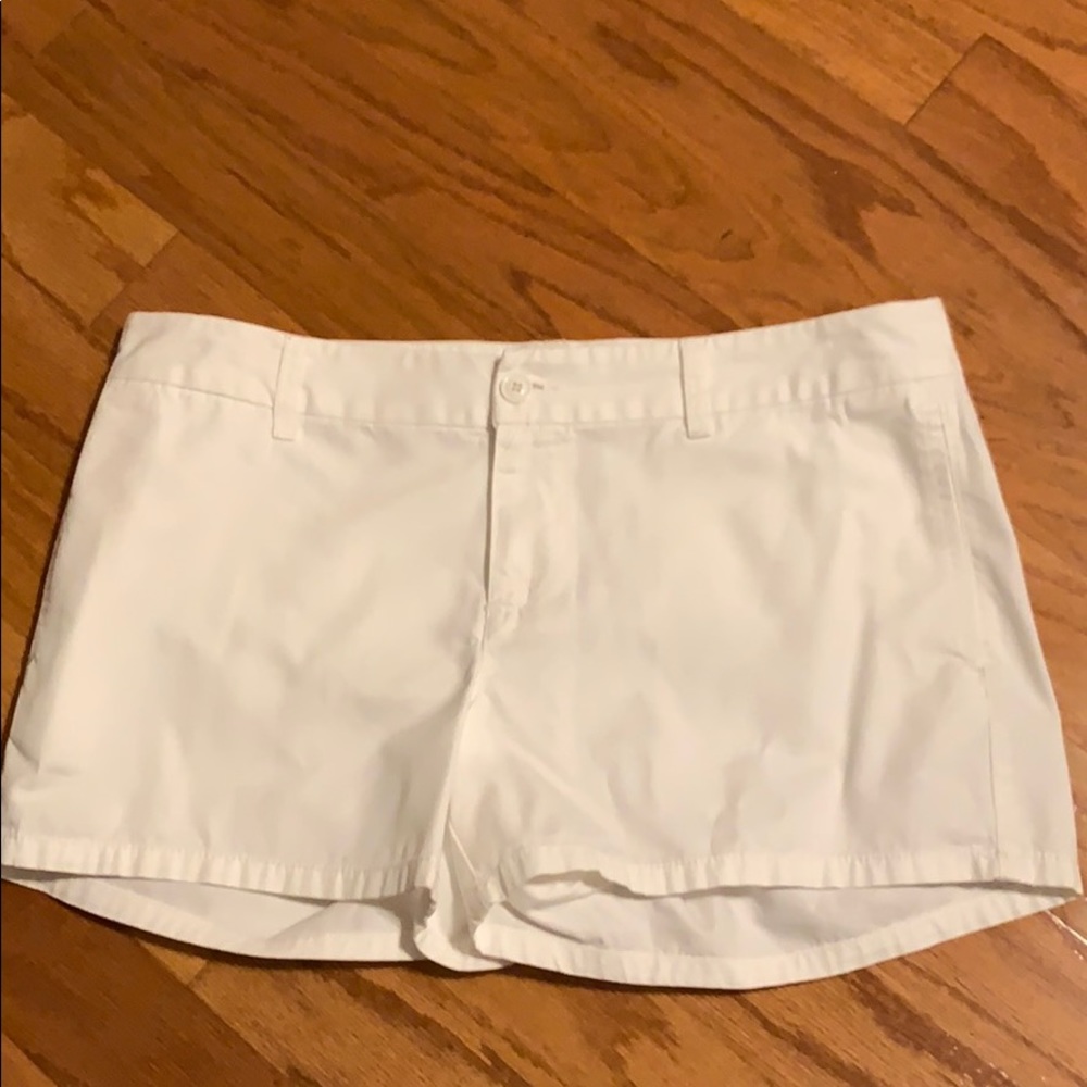 GAP white shorts